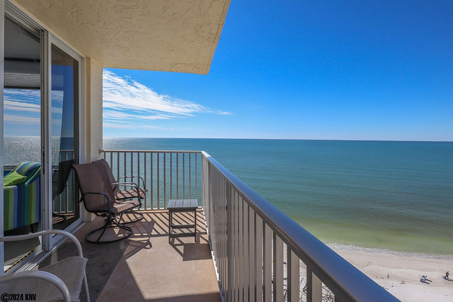 What to Expect From Waterfront Views and Outdoor Spaces in a Fort Myers Beach Condo